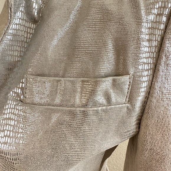 WENDY HIL LEATHER JACKET, SILVER. - Picture 4 of 5